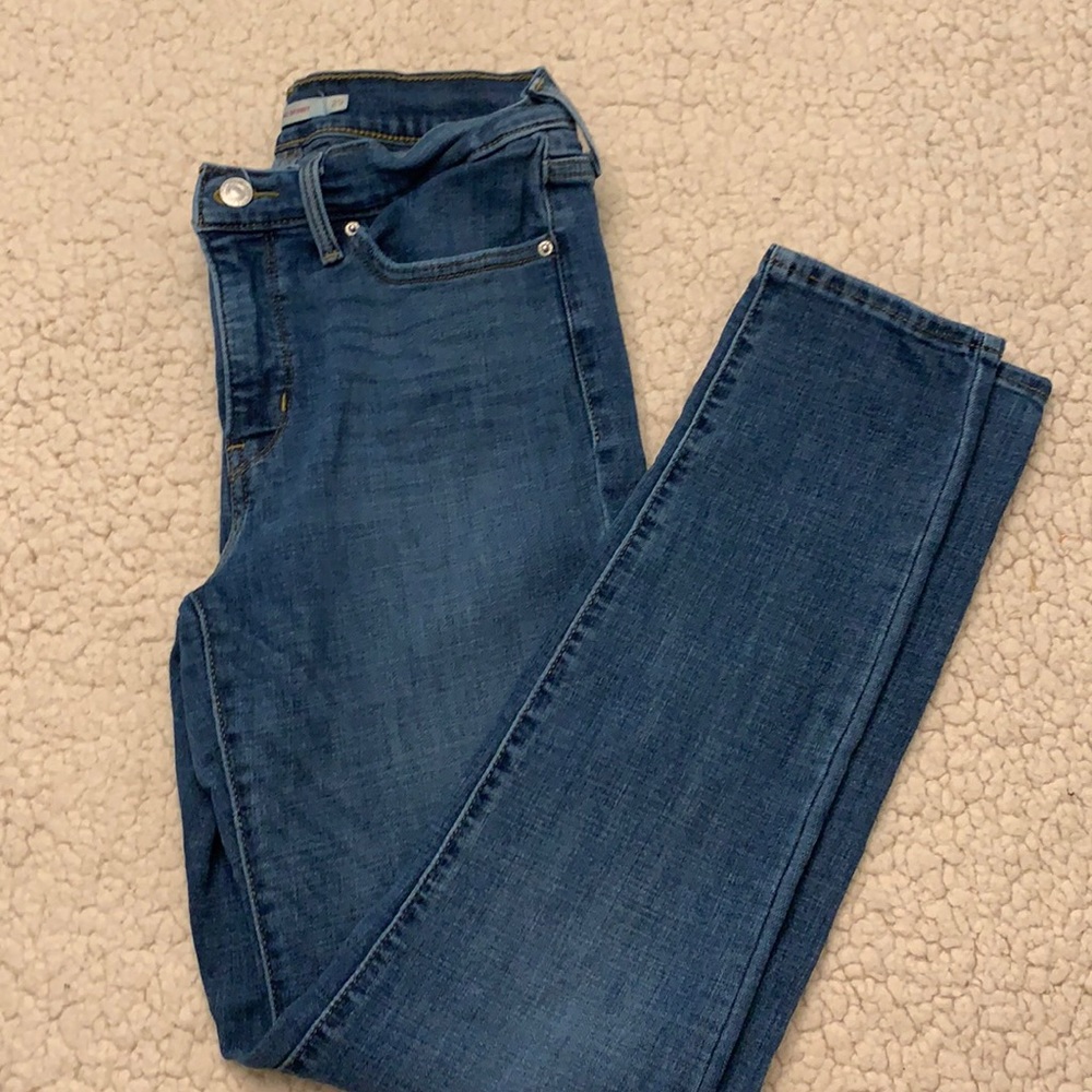 Levi’s Shaping Skinny Jeans